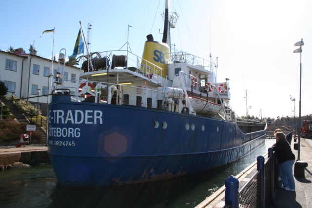Ship entering upper locks (1/9)